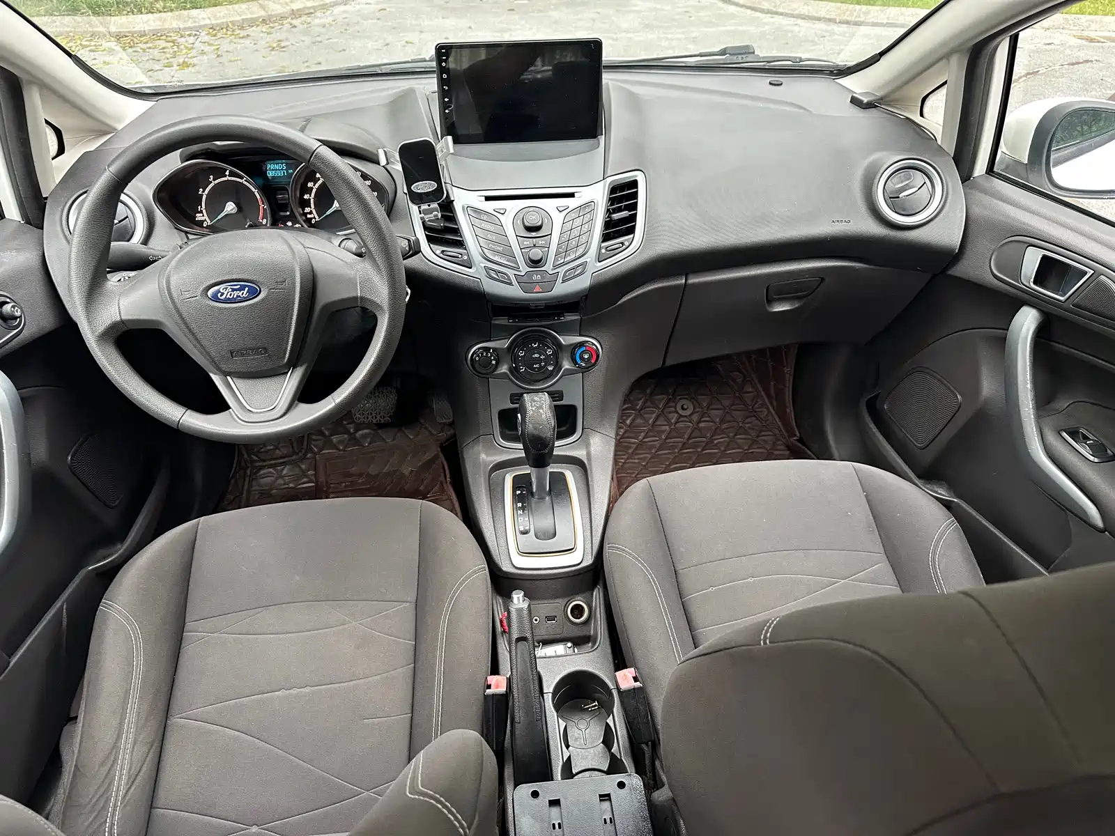 Фото 8 - Ford Fiesta