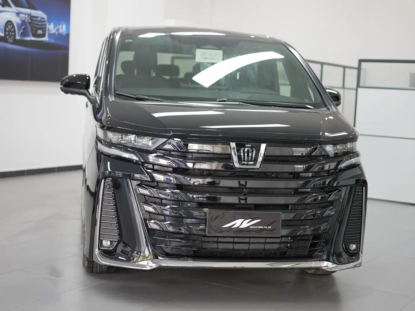 Toyota Vellfire 2025 Crown Hybrid 2.5L Ink Gold Executive Edition фото 2