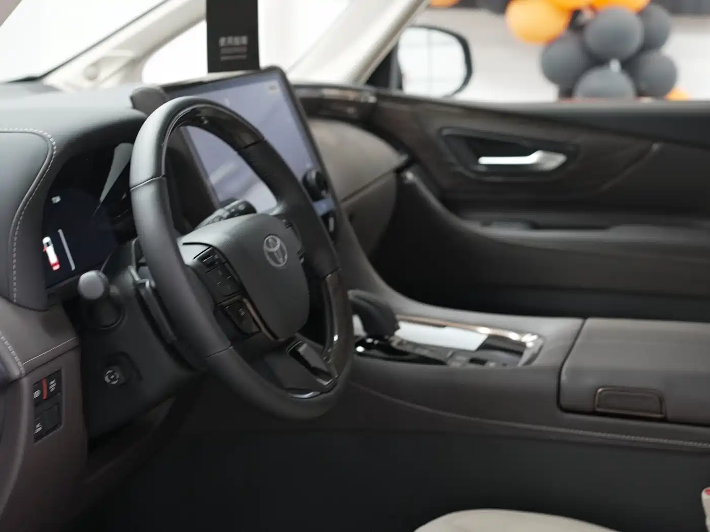 Toyota Alphard 2024 Hybrid 2.5L Ultimate Enjoyment Edition фото 16