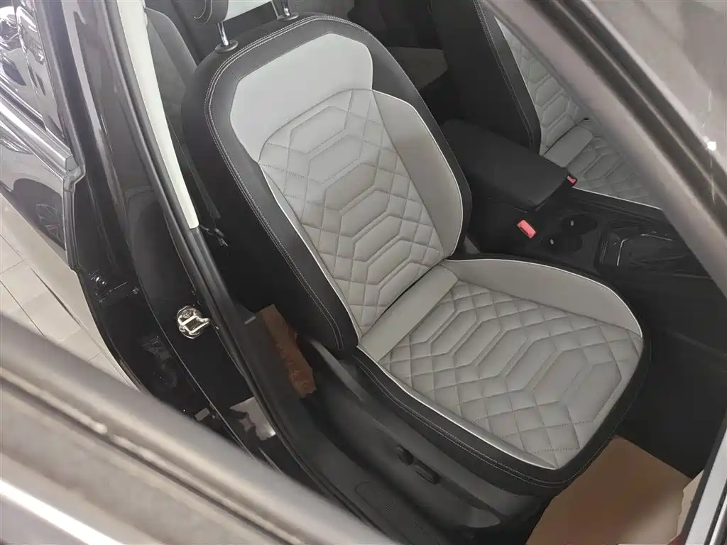 Volkswagen Tayron 2024 300TSI 2WD Luxury Plus Advanced фото 25