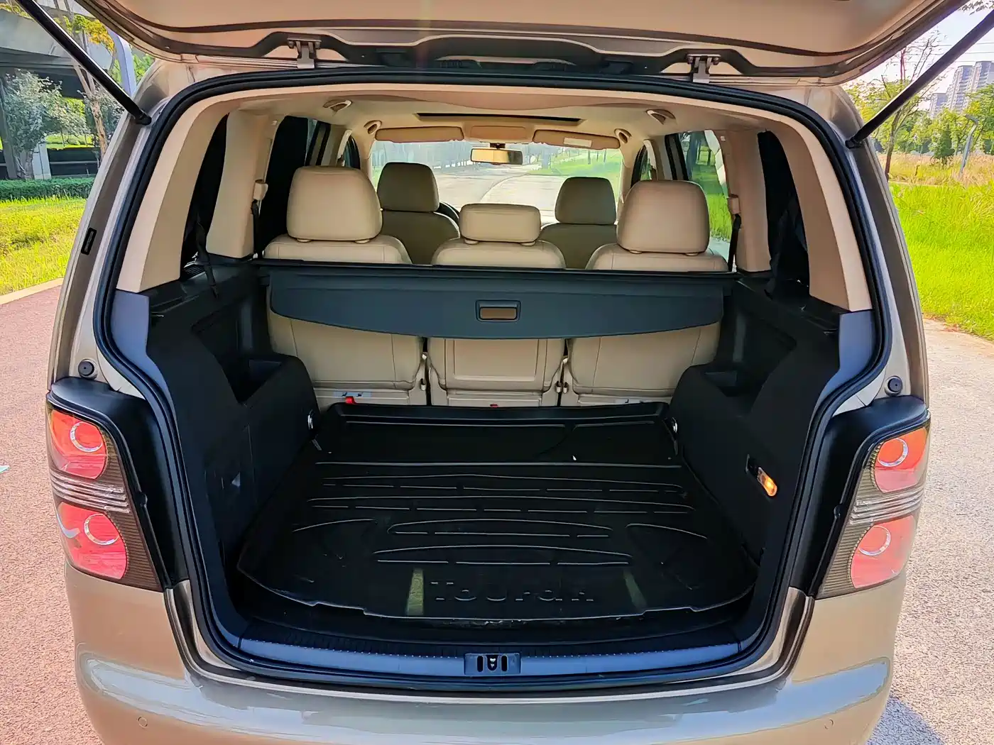 Volkswagen Touran 2017 2015 1.4T DSG Comfort Edition 5-seater