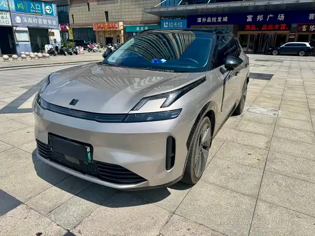 Lynk & Co 08 EM-P 2023