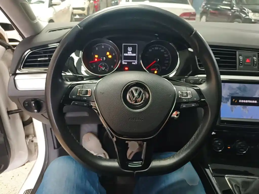 Photo 11 - Volkswagen Lamando