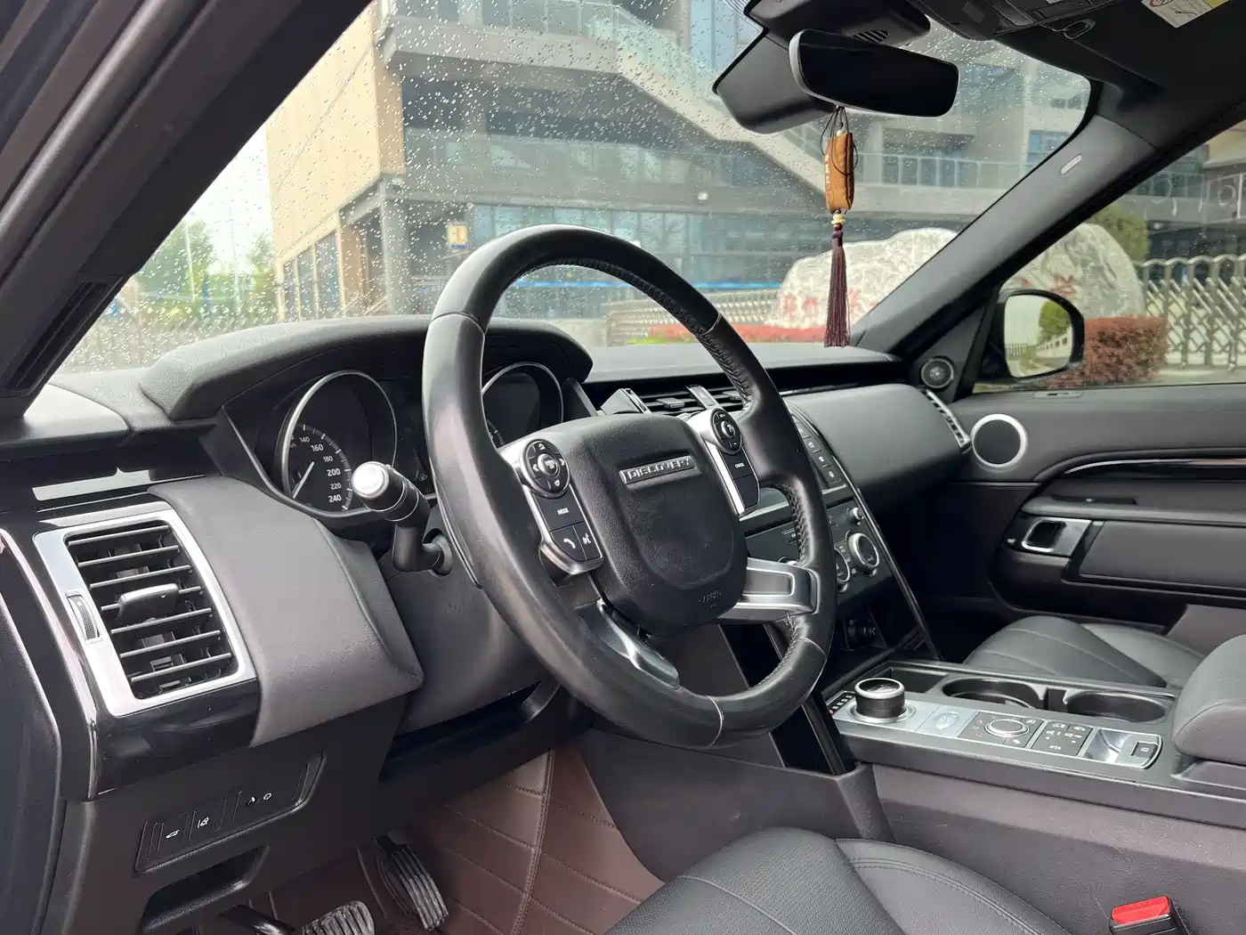 Land Rover Discovery 2017 3.0 SC V6 SE фото 10
