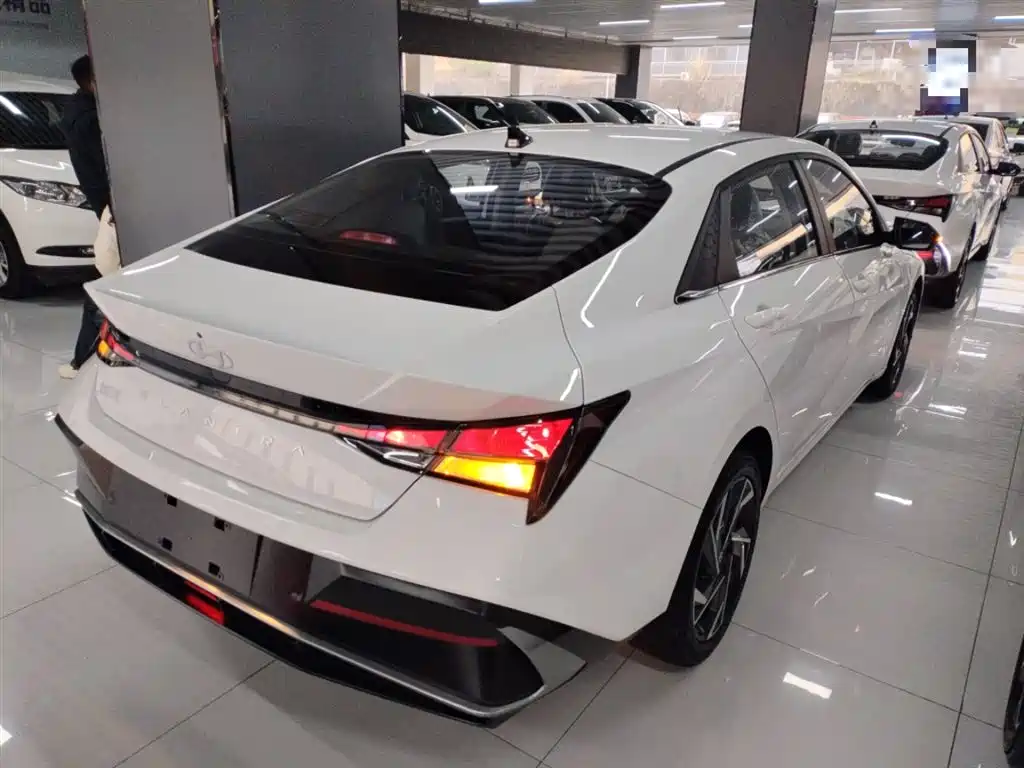MODERN ELANTRA