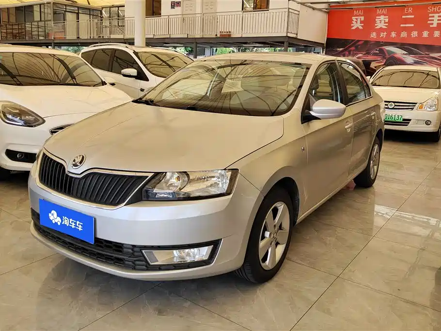 Škoda Rapid 2013 1.6L Manual Smart Selection