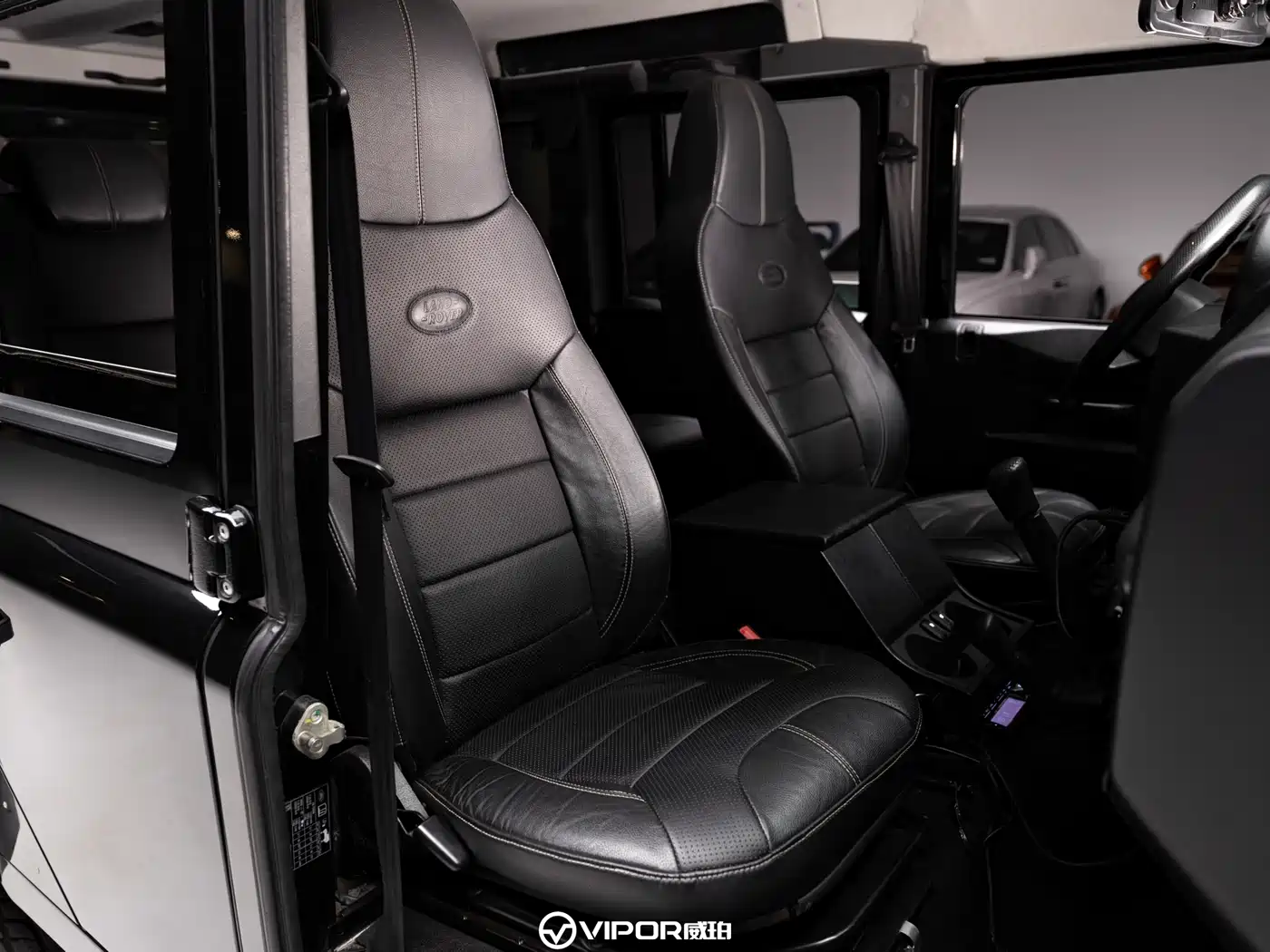 Land Rover Defender фото 11