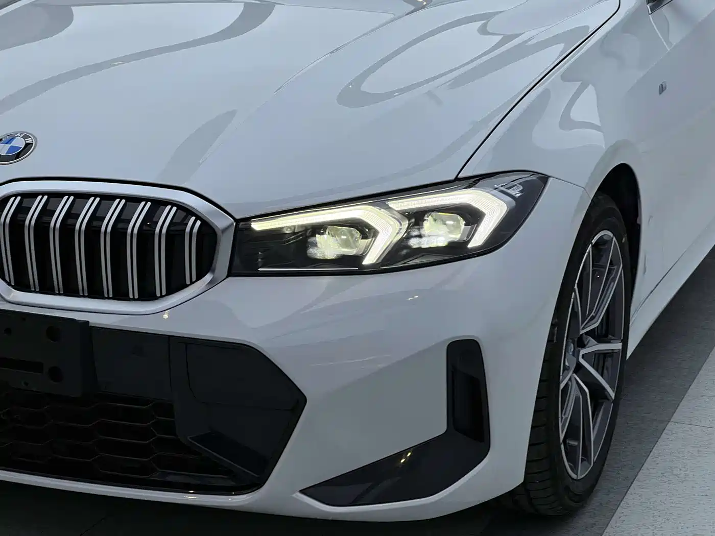 BMW 3 Series 2023 320Li M Sport Package фото 7