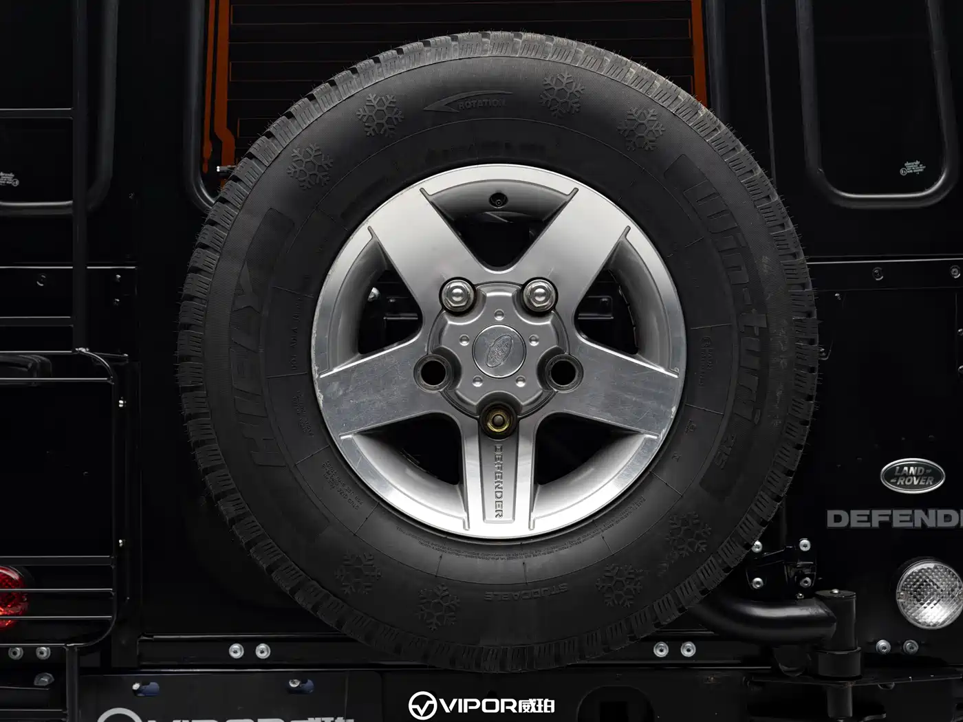 Land Rover Defender фото 20