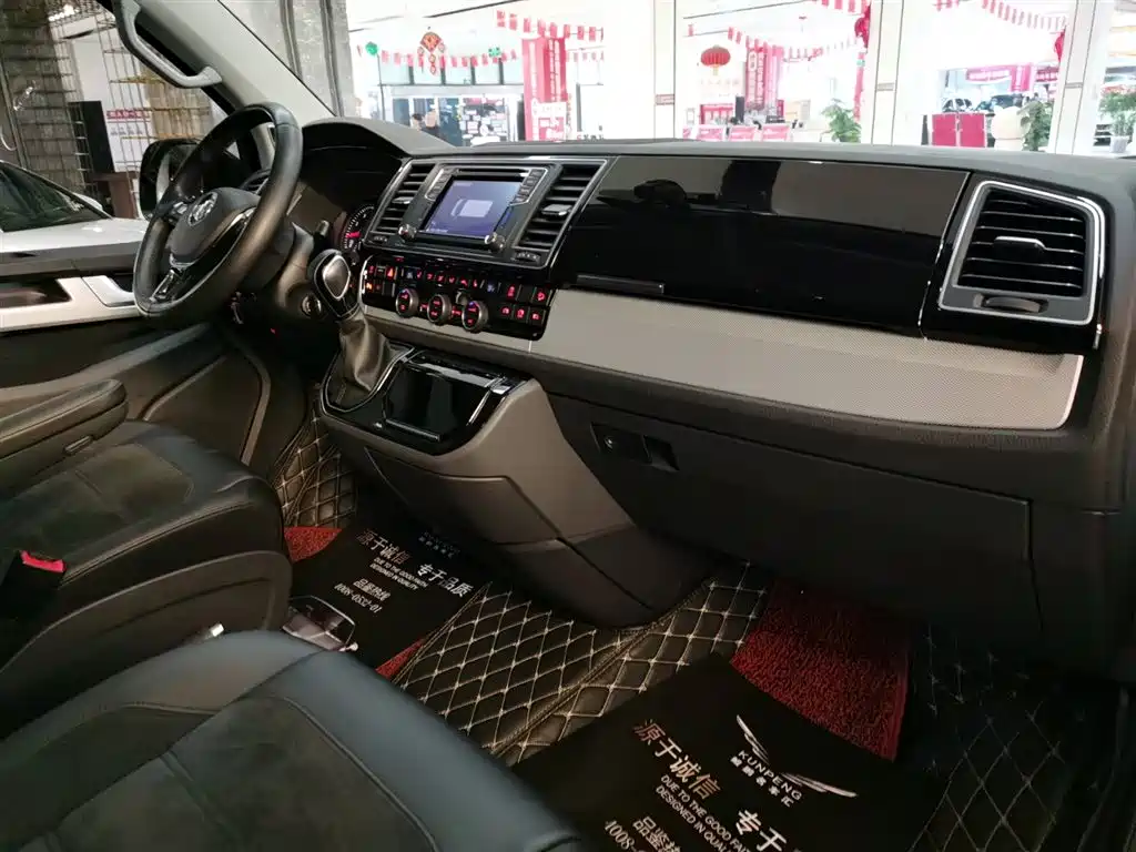 Volkswagen Multivan 2017 2.0TSI AWD Premium Edition 7-Seater фото 15