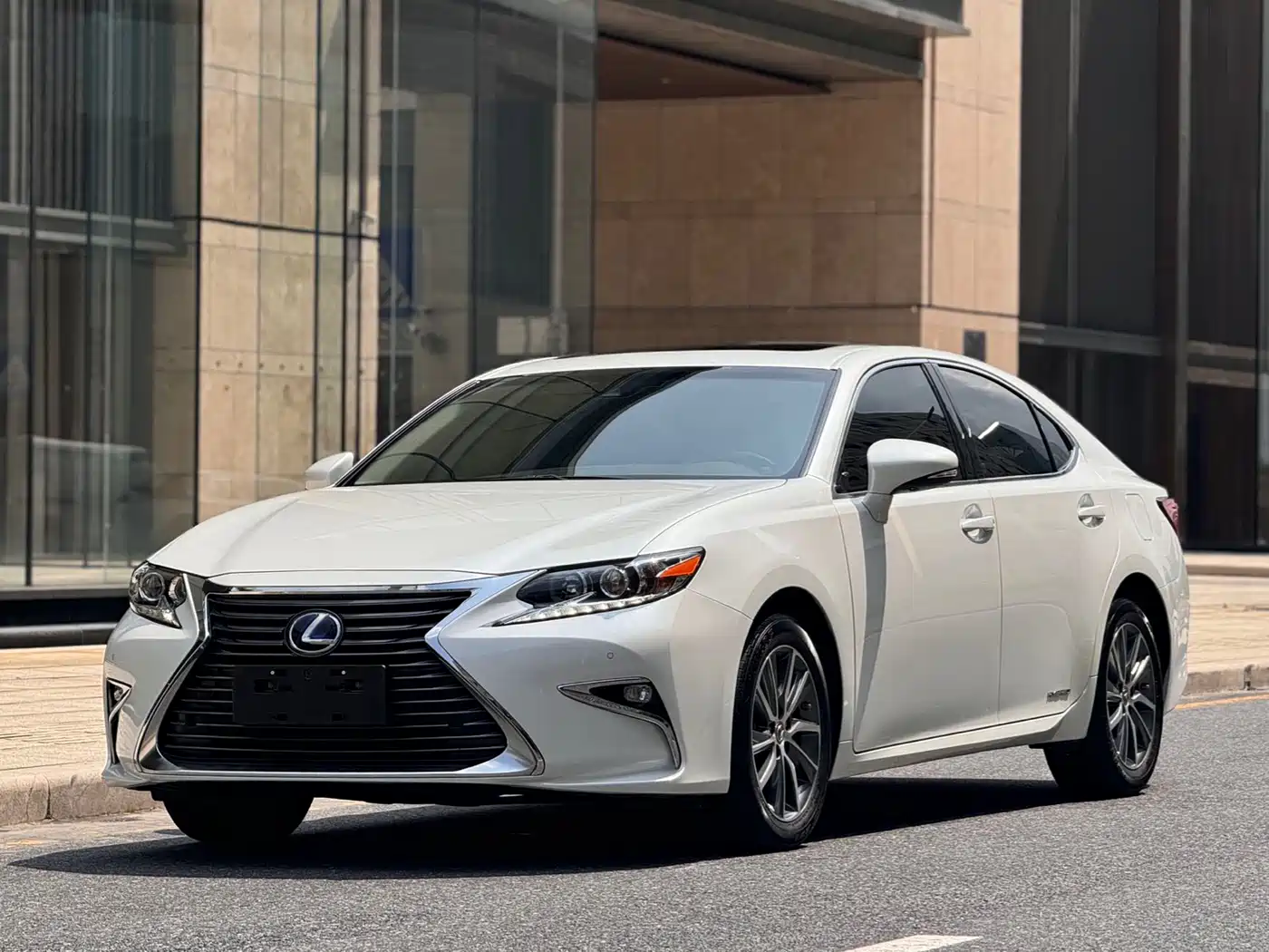 Lexus ES 2017 300h Mark Levinson Comfort Edition