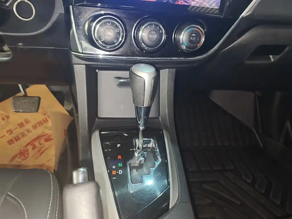 Toyota Corolla 2017 Facelift 1.6L S-CVT GL фото 14