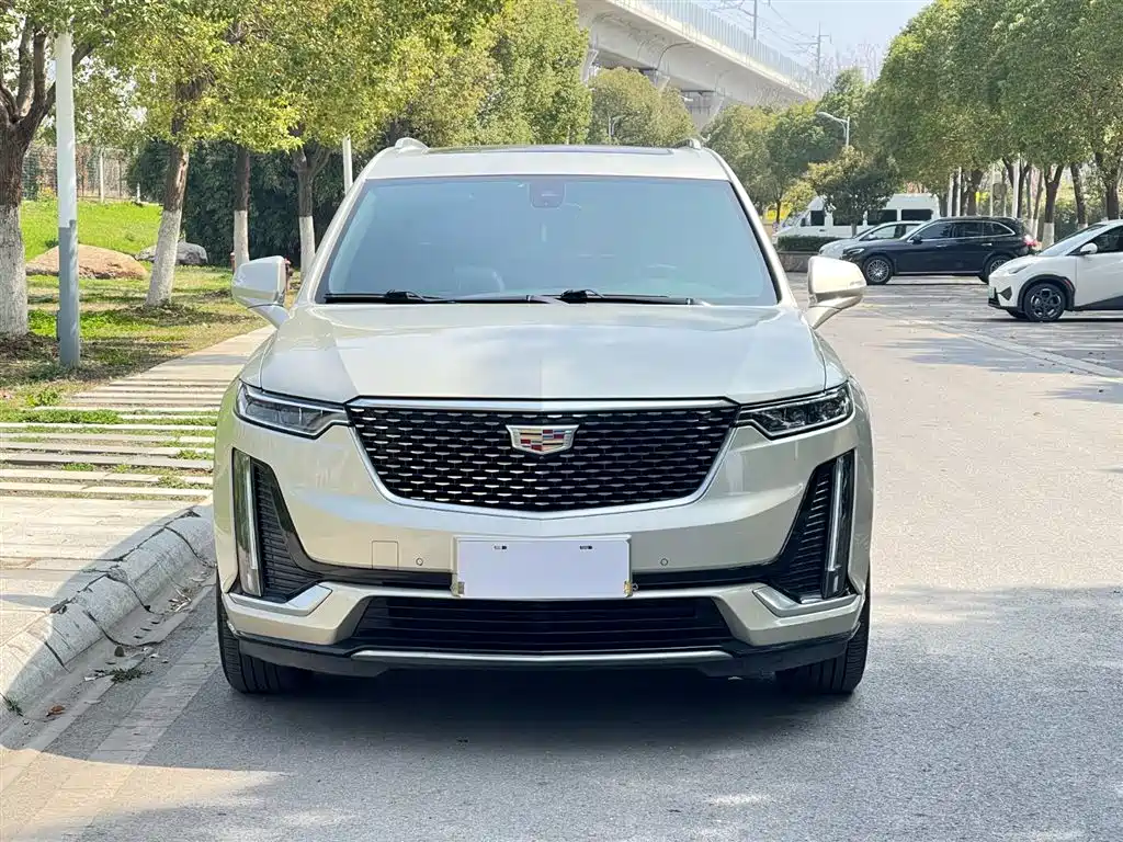 CADILLAC XT6