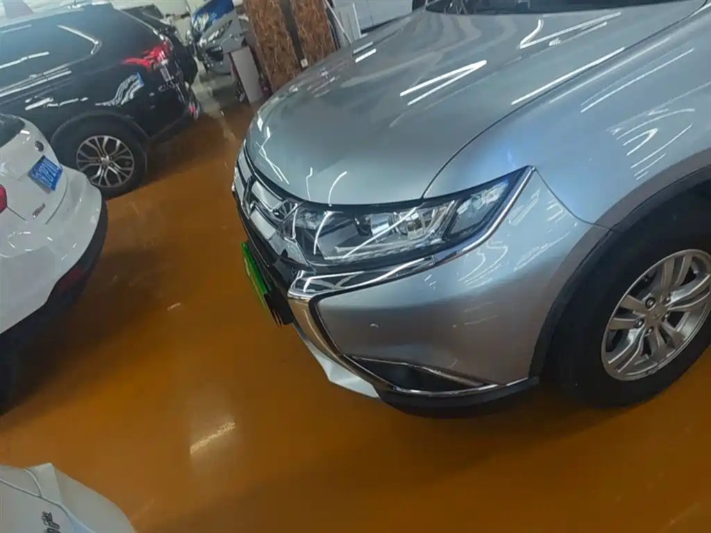 Mitsubishi Outlander 2016 2.0L 2WD Fashion Edition 5-seater фото 24