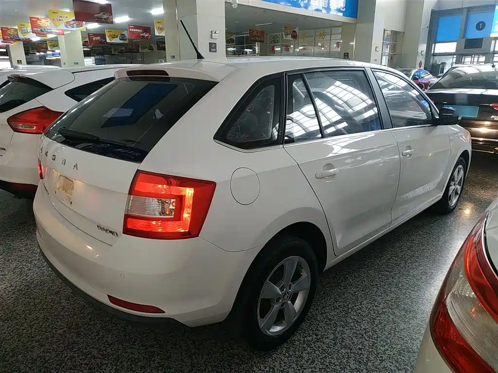 Škoda Skoda Rapid Spaceback 2019 Facelift 1.5L Automatic Comfort Version China V фото 5