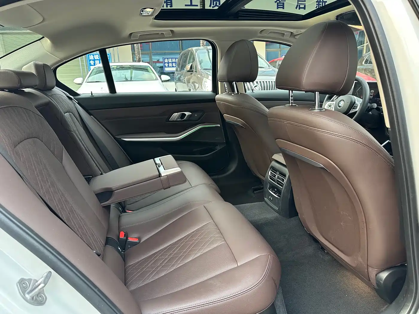 BMW 3 Series 2024 325Li M Sport Shadowline Package фото 12