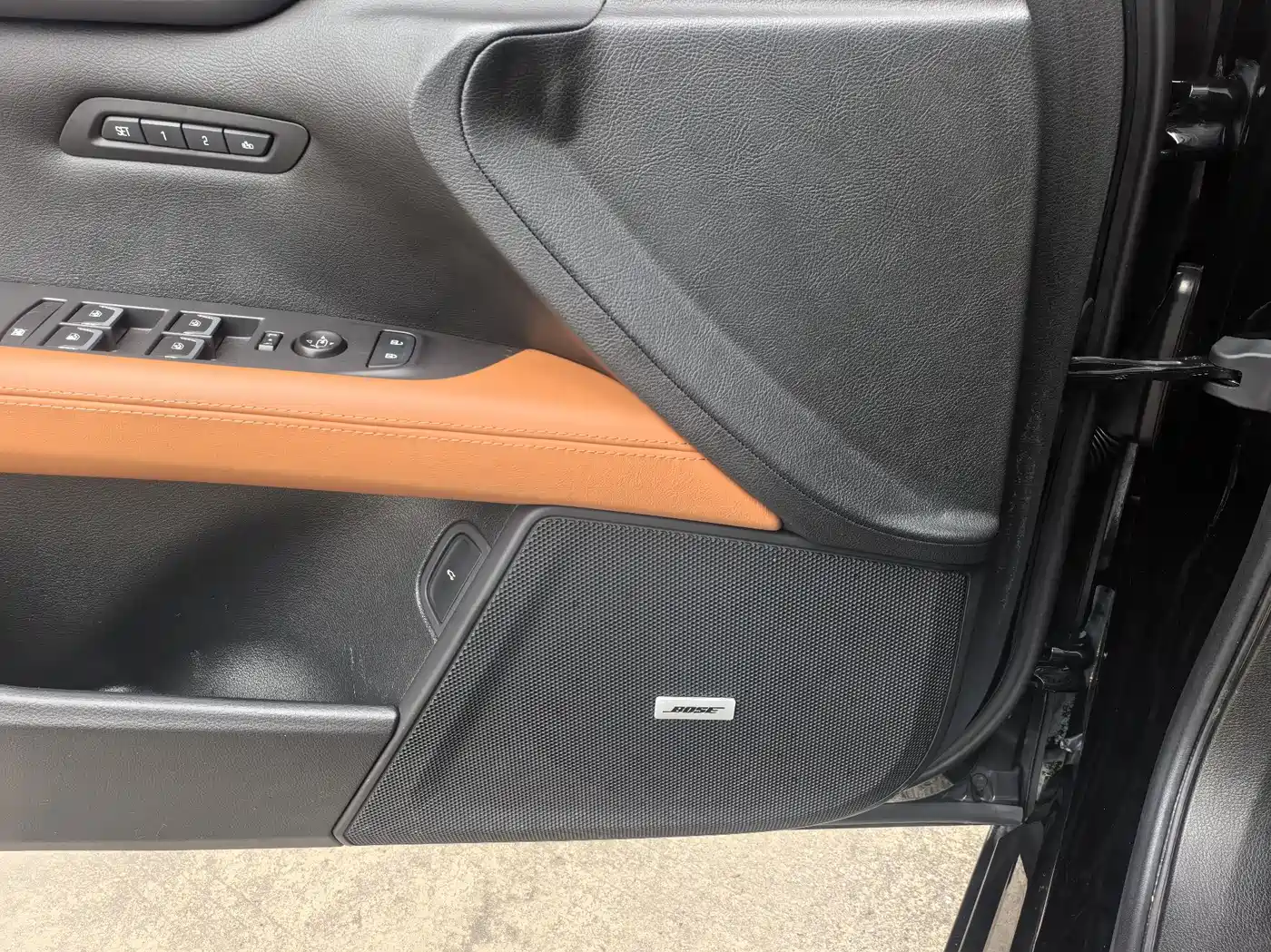 Cadillac CT6 2016 28T Leading фото 13