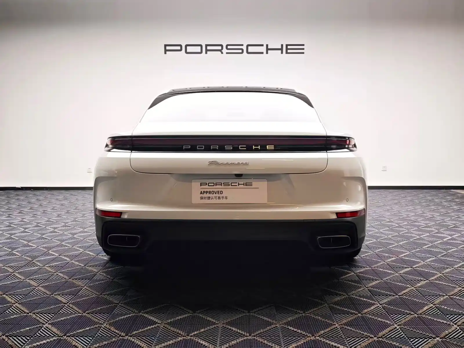 Photo 12 - Porsche Panamera