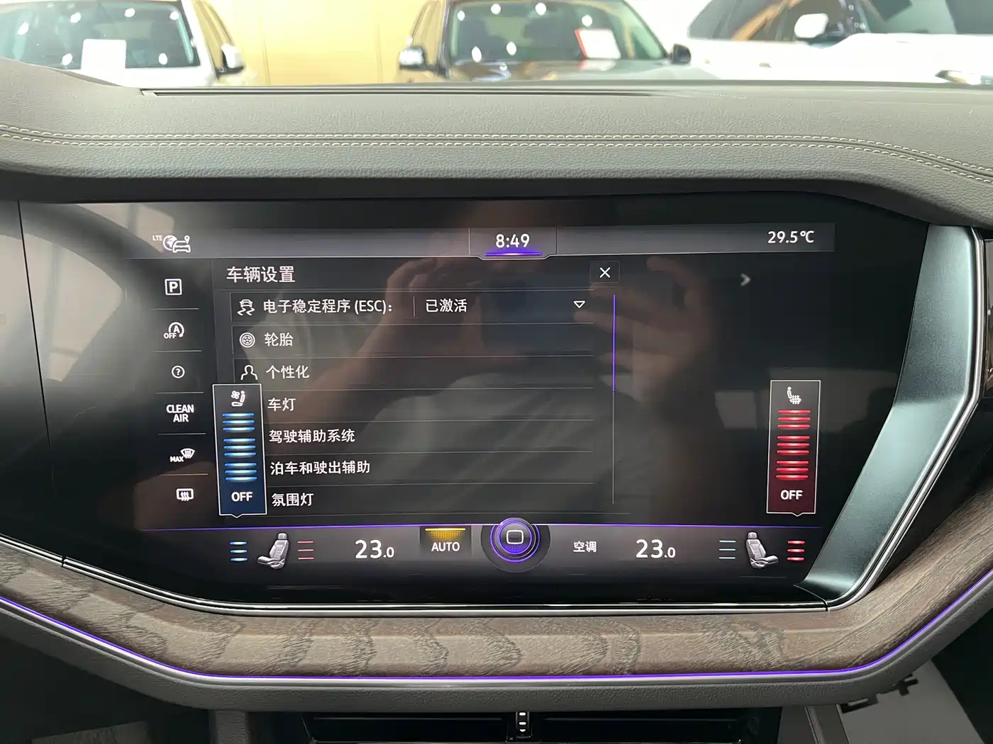 Volkswagen Touareg 2021 3.0TSI R-Line Classic Sport Package фото 11