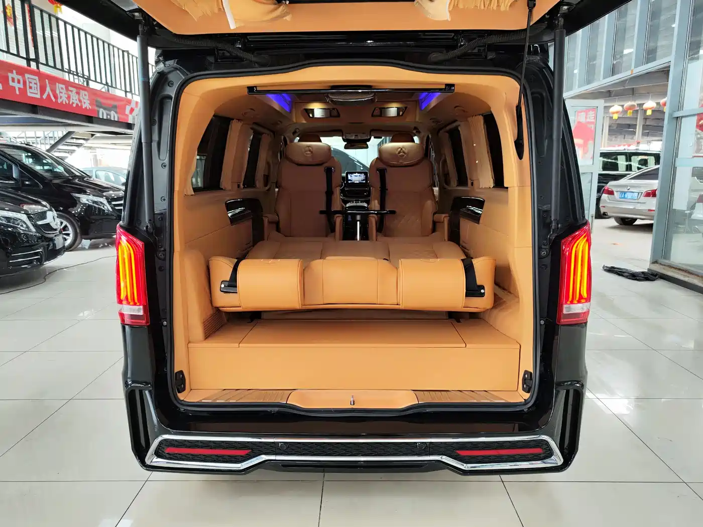 Mercedes-Benz V-Class 2018 V 260 L Premium Long Wheelbase Edition China VI фото 34