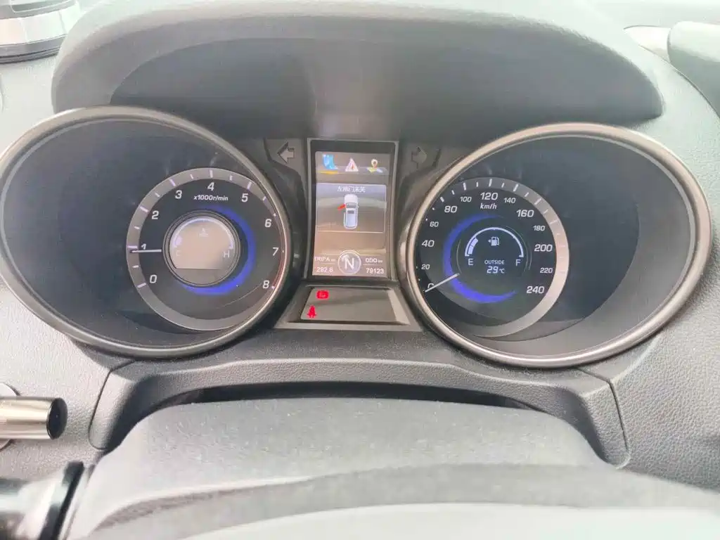 Фото 4 - Changan CS75