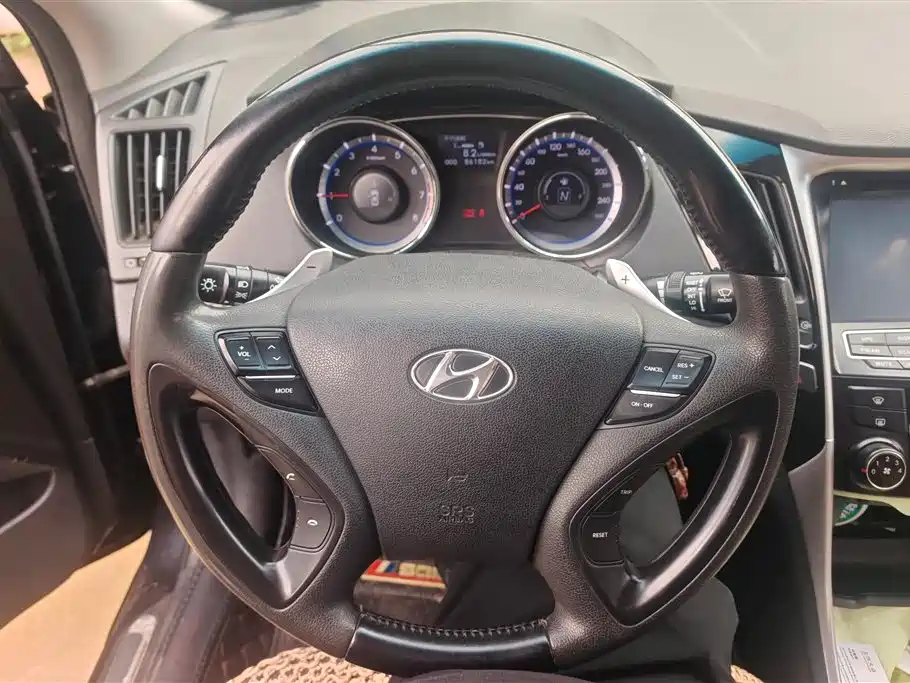 Hyundai Sonata 2011 2.0L Automatic Fashion фото 15