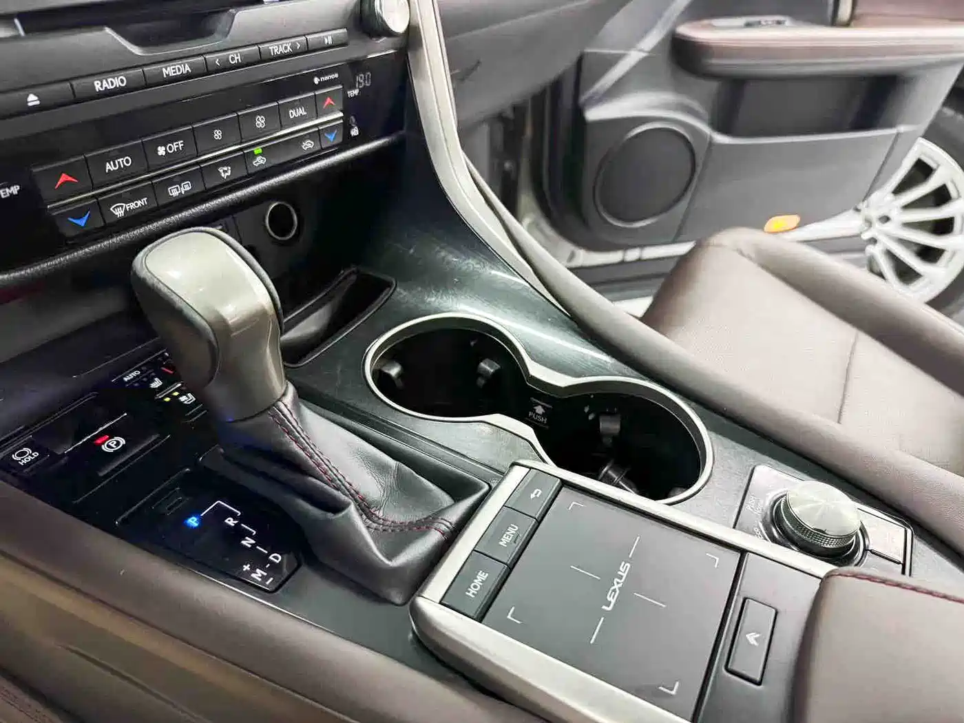 Lexus RX 2020 300 2WD Comfort Edition China VI фото 10