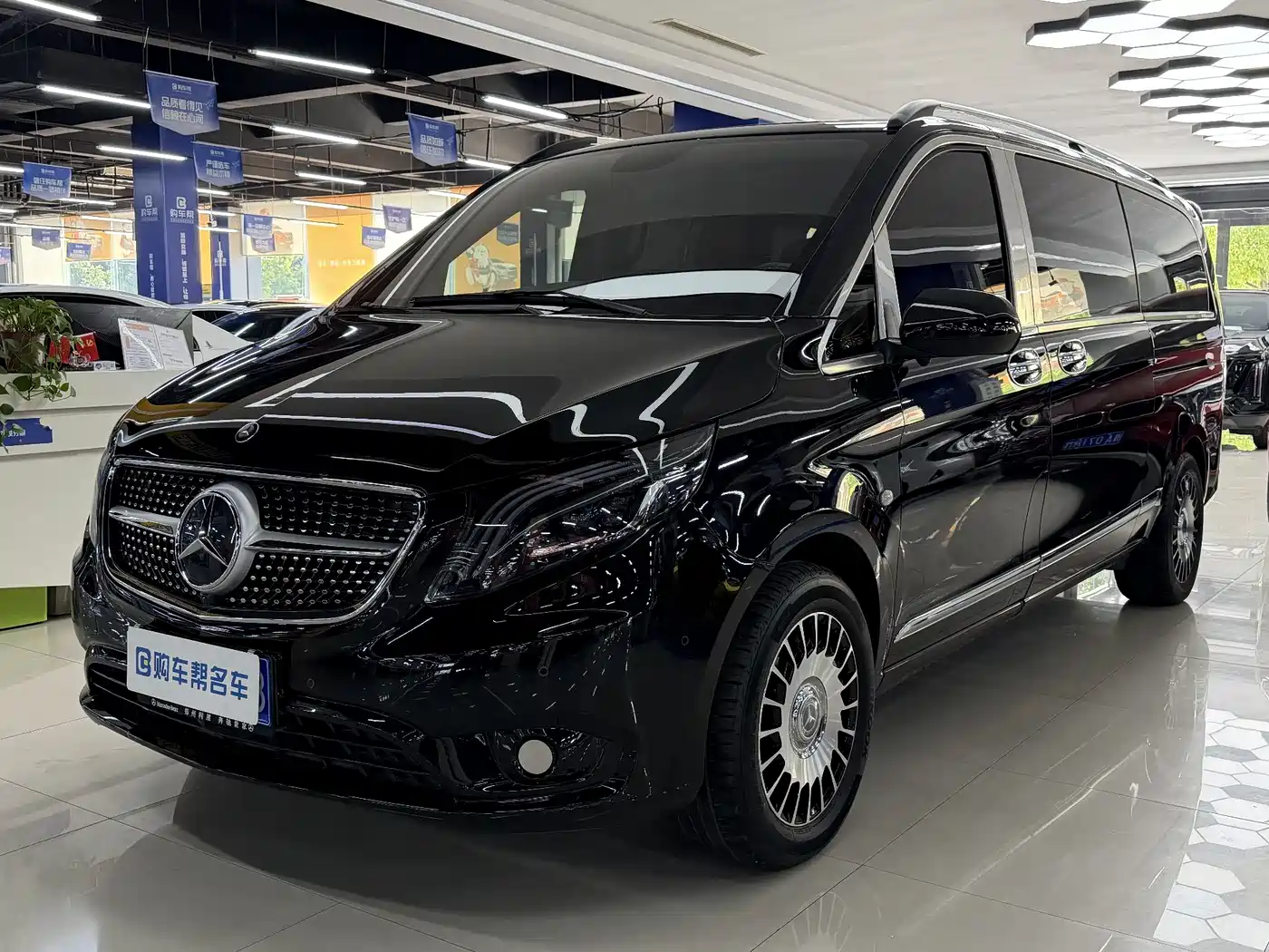 Mercedes-Benz Vito 2023 2.0T Business 7-Seater