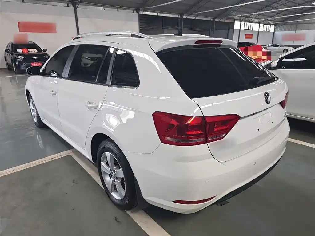 Volkswagen Lavida Tour 2015 1.6L Automatic Trend Edition фото 5