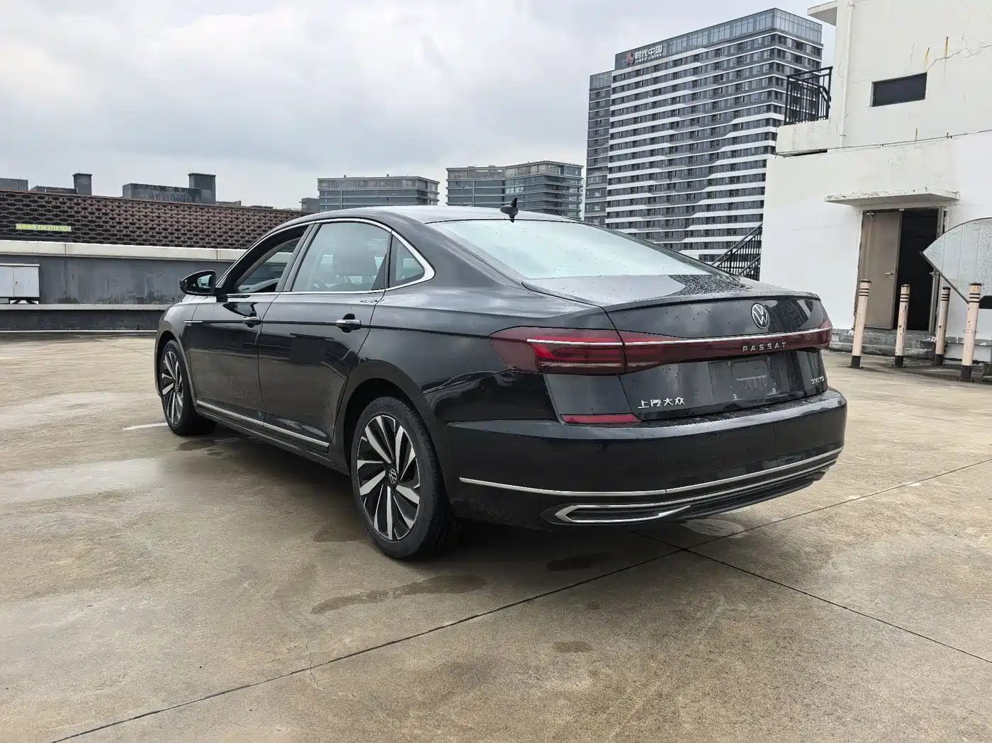 Volkswagen Passat 2022 330TSI Starlight Elite Edition фото 16