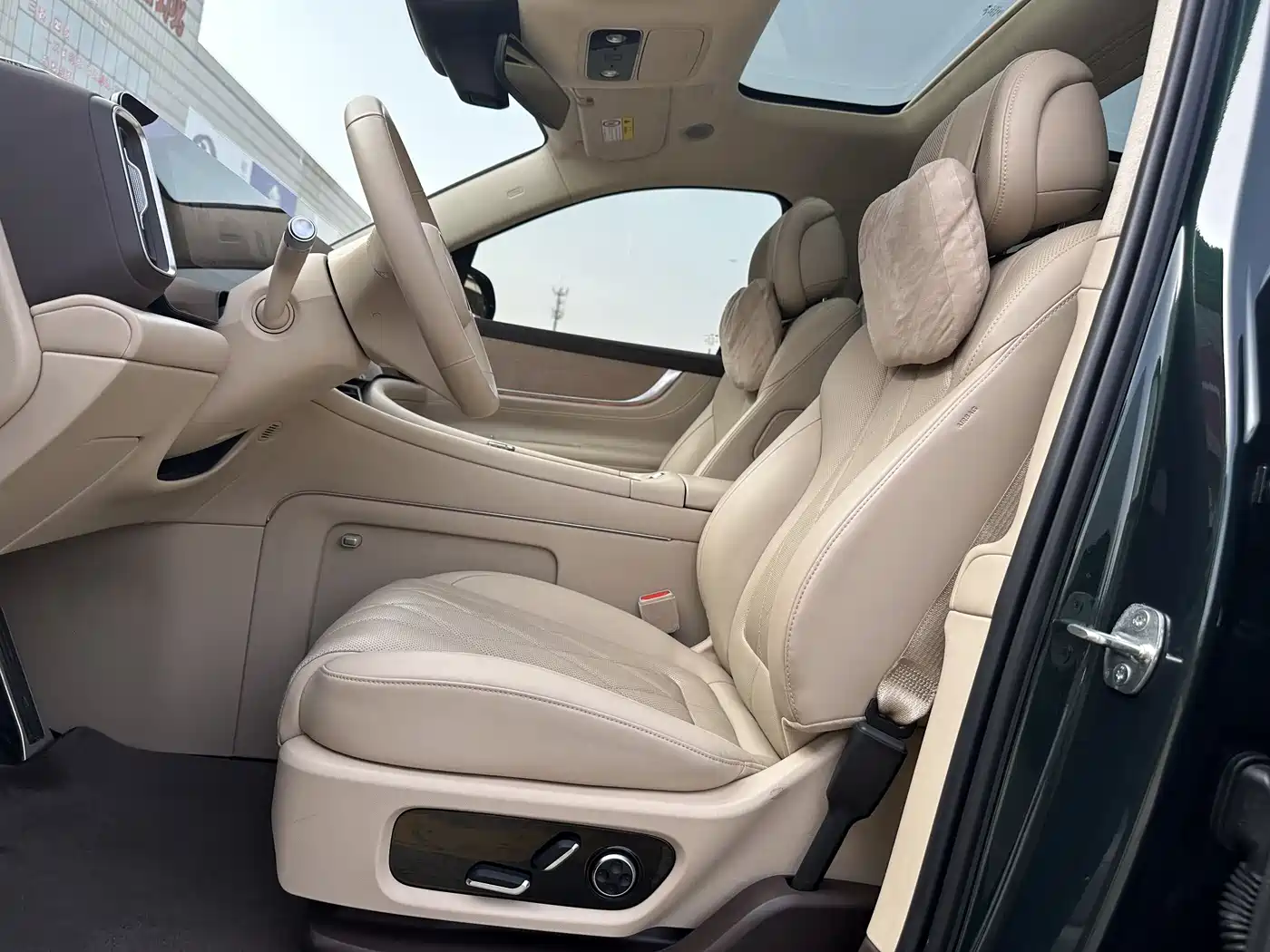 AITO Wenjie AITO M9 2024 Extended Range Ultra 42kWh 6-Seater фото 16