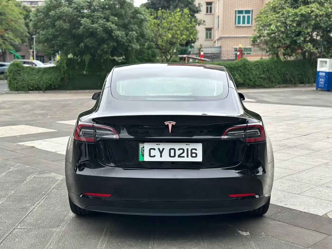 TESLA MODEL 3