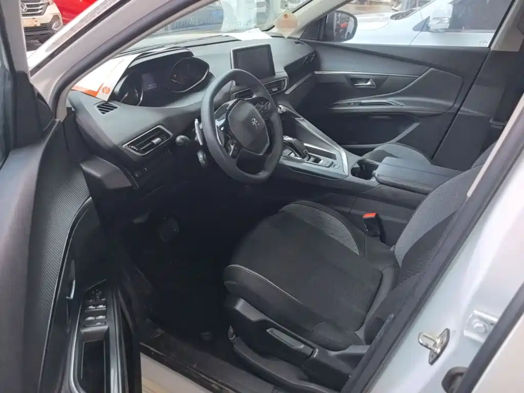 Фото 15 - Peugeot 5008