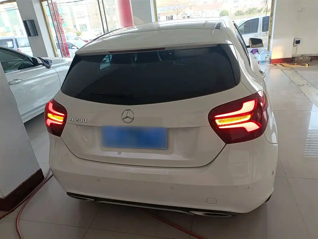 Mercedes-Benz A-Class (Import) 2018 A 200 Fashion фото 6