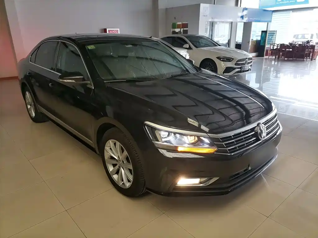 Volkswagen Passat 2017 330TSI DSG Prestige фото 21