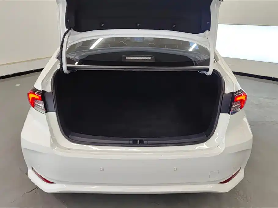 Toyota Corolla 2021 Hybrid 1.8L E-CVT Elite Edition фото 4
