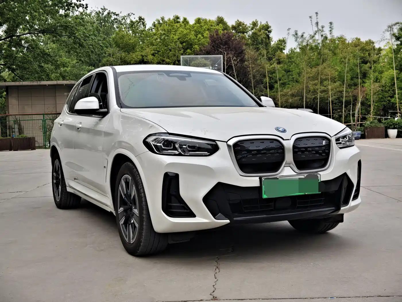 BMW IX3