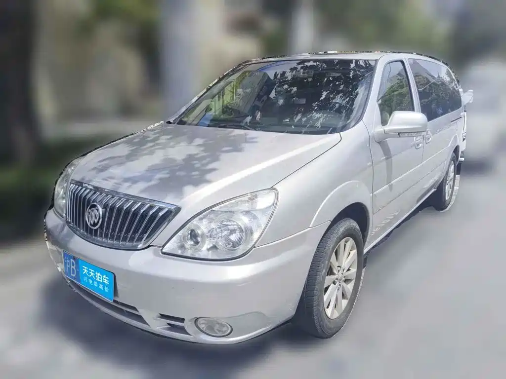 Photo 1 - Buick GL8