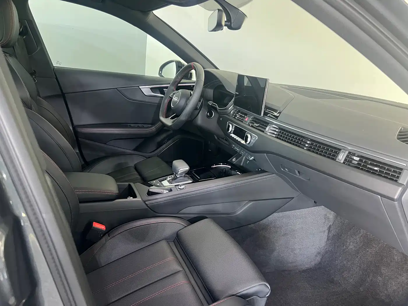 Audi A4L 2025 2 Million Celebration Edition 40 TFSI Luxury Dynamic фото 16