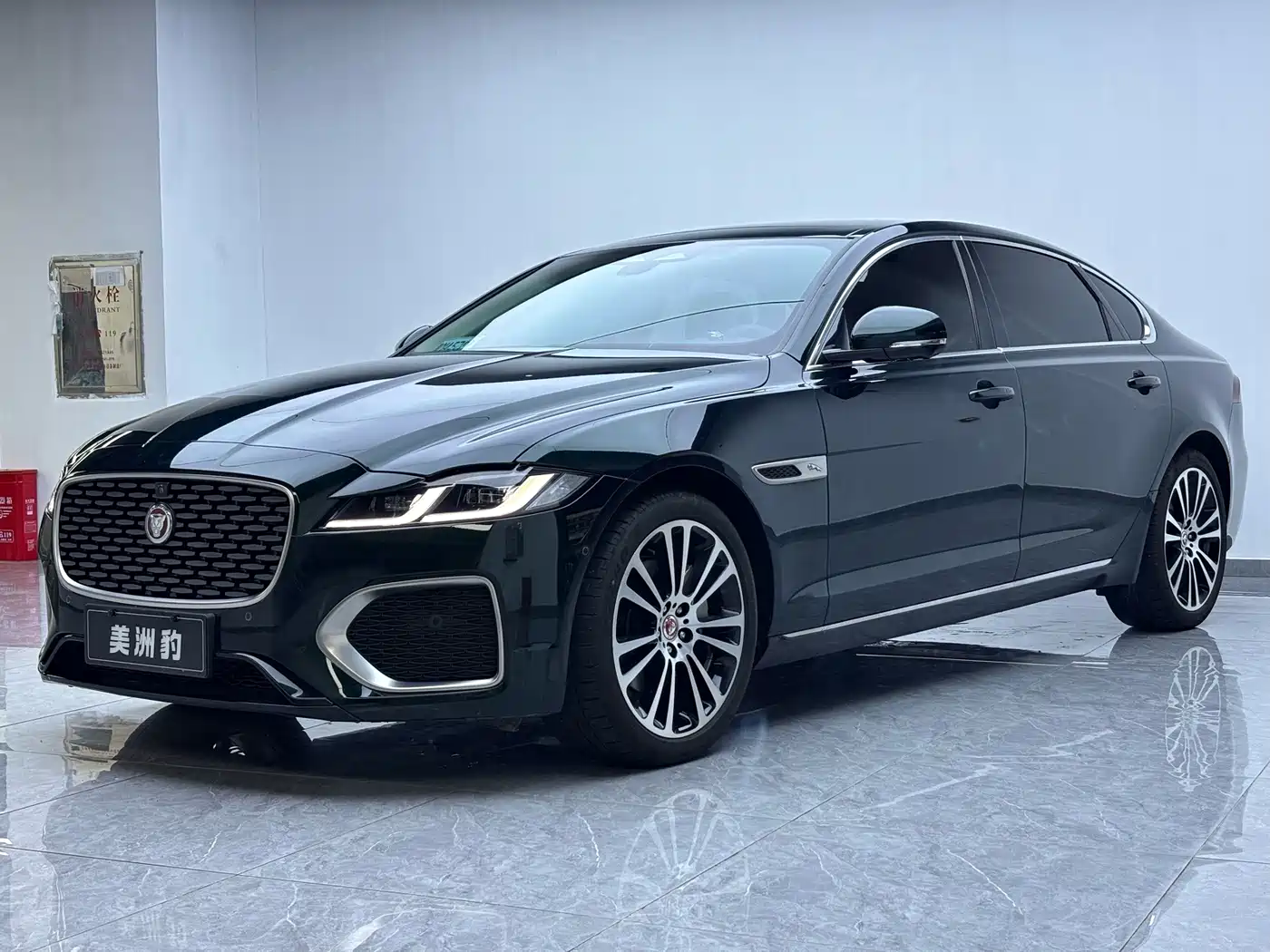 Jaguar XFL 2025 2025 2.0T P250 FWD Luxury Edition
