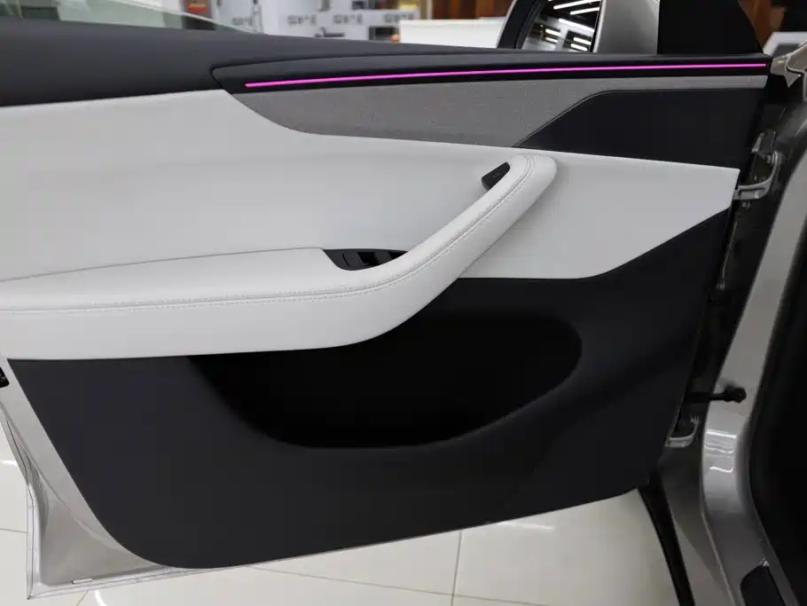 Tesla Model Y L 2026 2025 Facelift Long Range AWD
