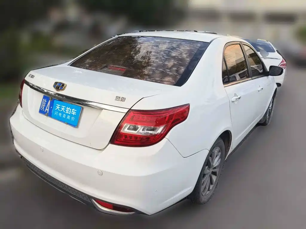 Фото 2 - Geely Vision