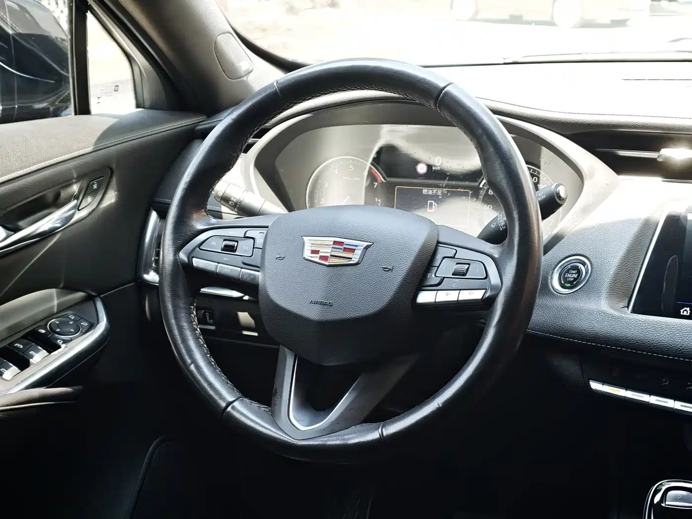 Cadillac XT4 2020 Facelift 28T 2WD Leading фото 15