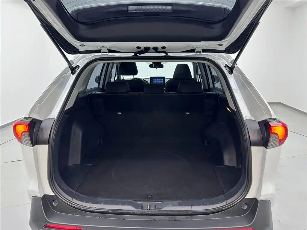 Toyota RAV4 Rongfang 2022 Hybrid 2.5L E-CVT 2WD Elite Edition фото 26