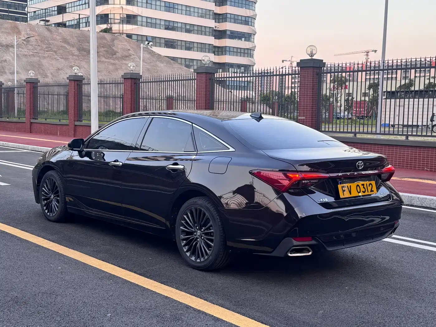 Toyota Avalon 2020 2019 2.0L XLE Premium Edition (China VI)