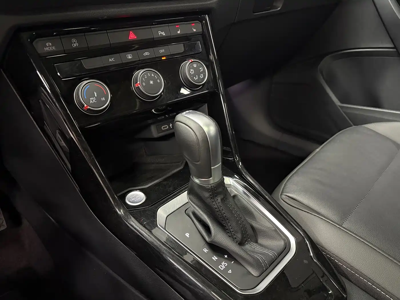 Volkswagen T-ROC 2022 280TSI DSG 2WD Comfort PLUS фото 12