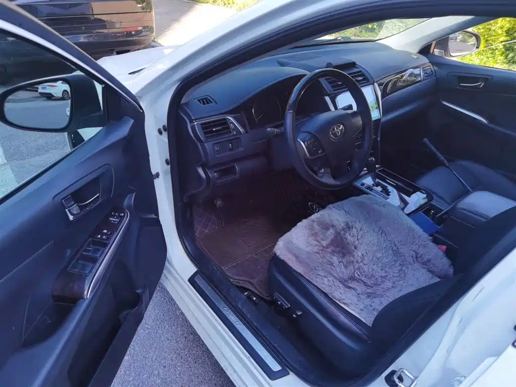 Toyota Camry 2015 2.0G Leading Edition фото 13