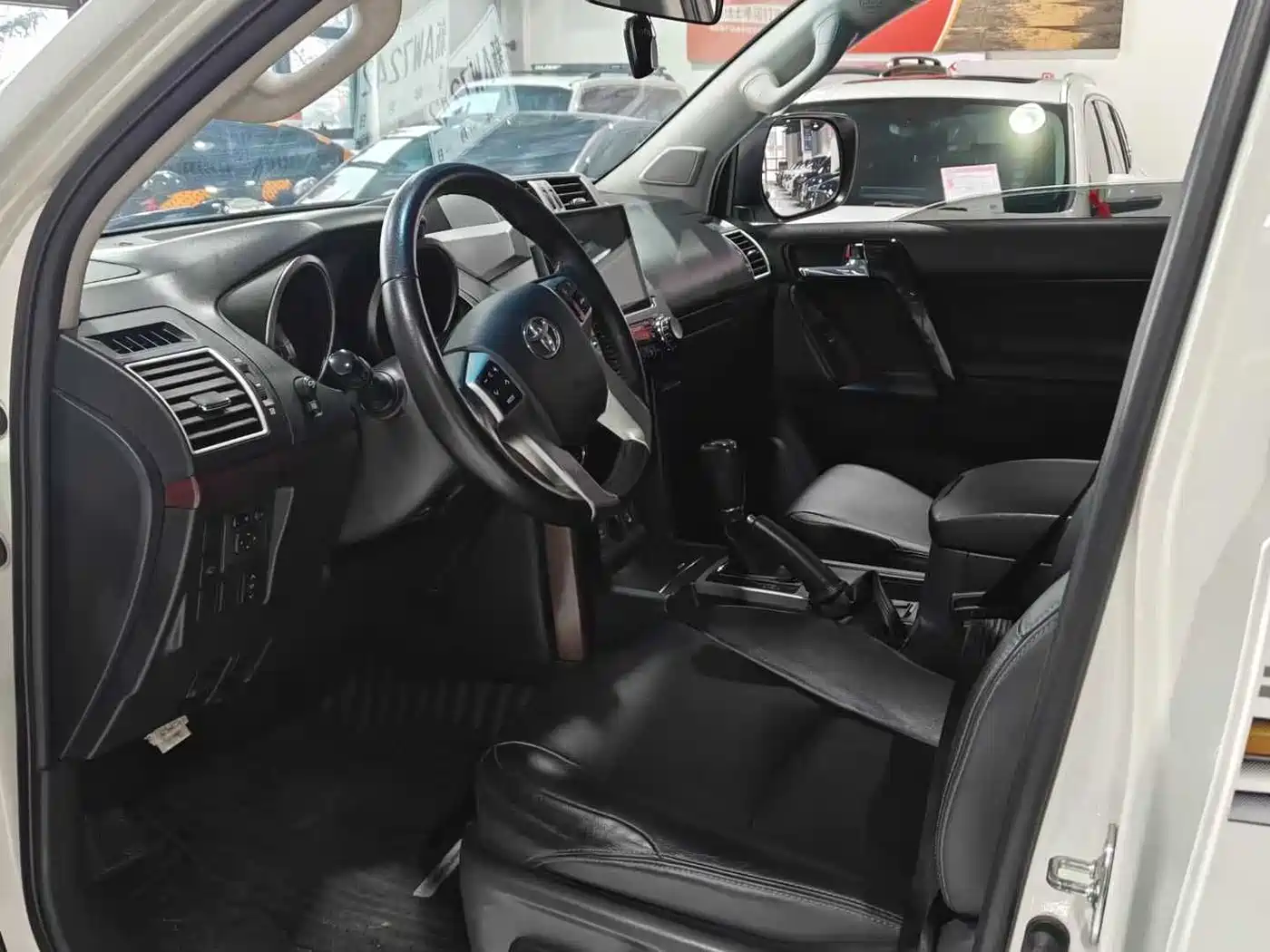 Toyota Prado 2016 3.5L Auto TX-L фото 4