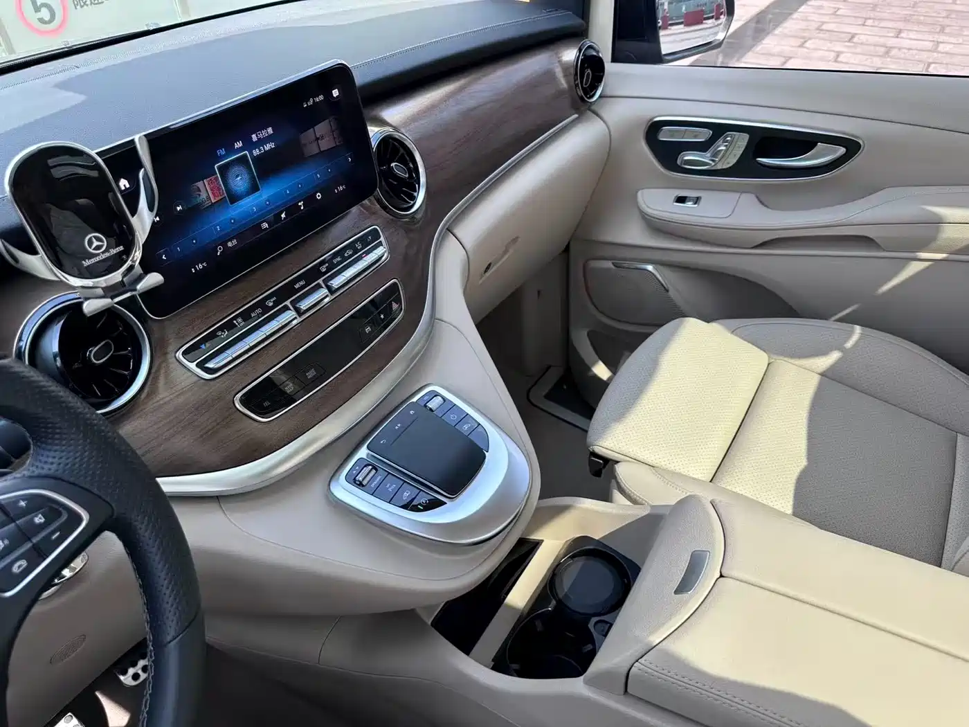 Mercedes-Benz V-Class 2022 V 260 L Long Wheelbase Prestige Edition фото 7