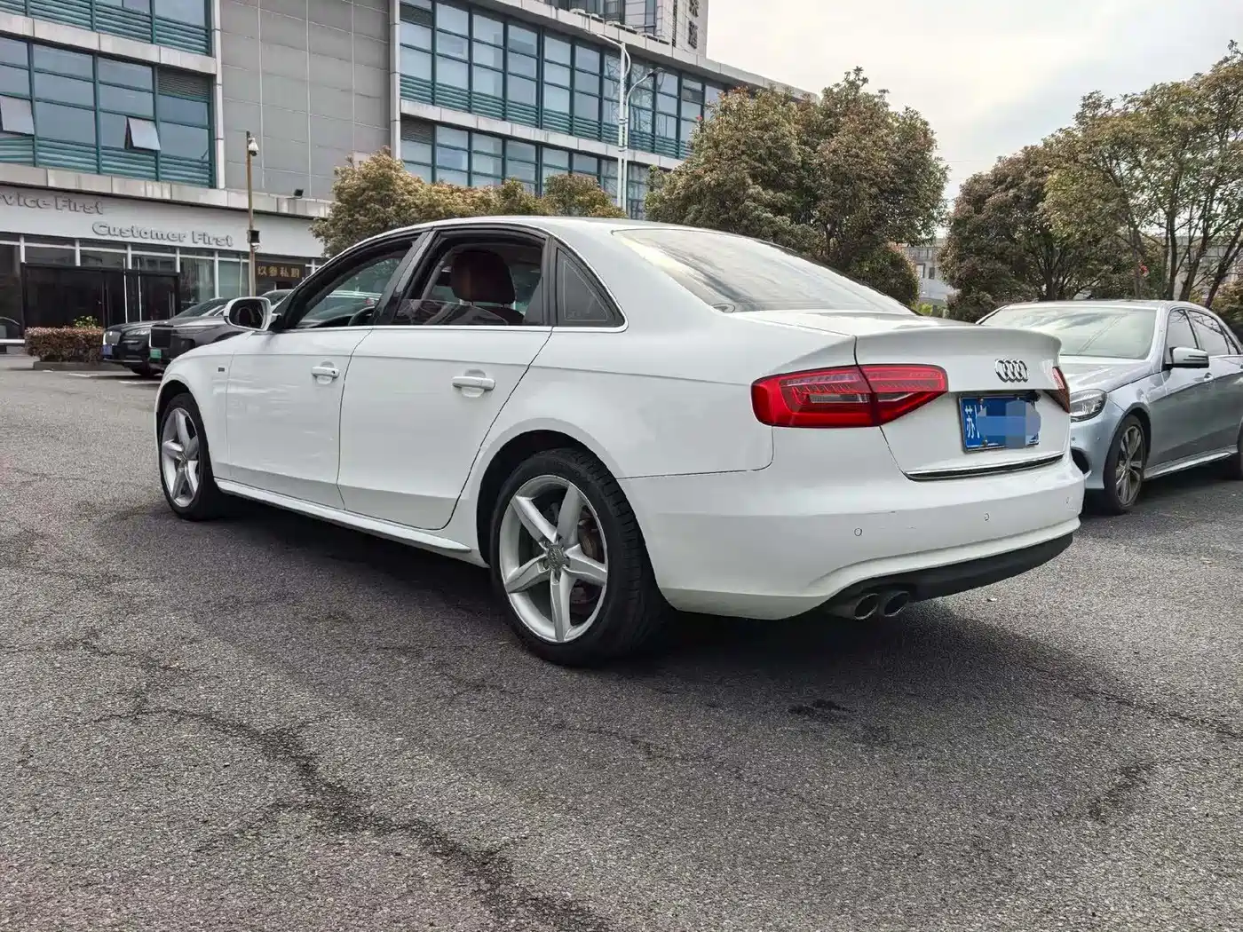 Audi A4L 2015 35 TFSI Auto Luxury фото 4